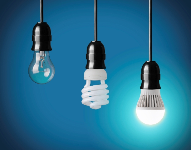 مقایسه لامپ کم مصرف با لامپ LED : لامپ‌های ال‌ ای‌ دی معمولاً نسبت به لامپ‌های کم مصرف، میزان مصرف برق کمتری دارند.
