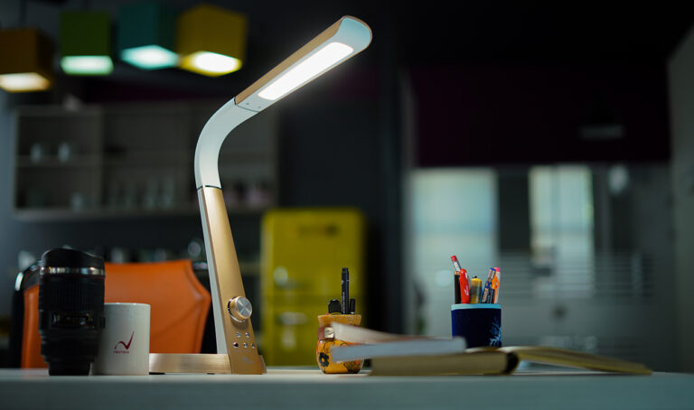 چراغ مطالعه مهندسی LED مدل 1063 سیلورلایت